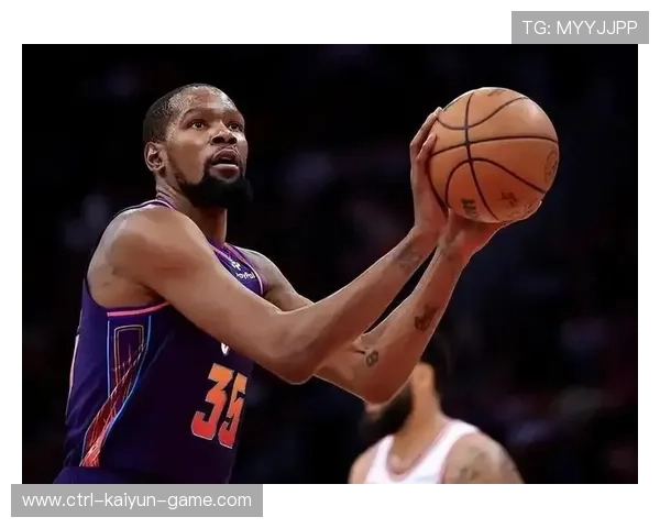 杜兰特或成赛季转会热议焦点,未来去向成悬念 杜兰特或成赛季转会热议焦点,未来去向成悬念